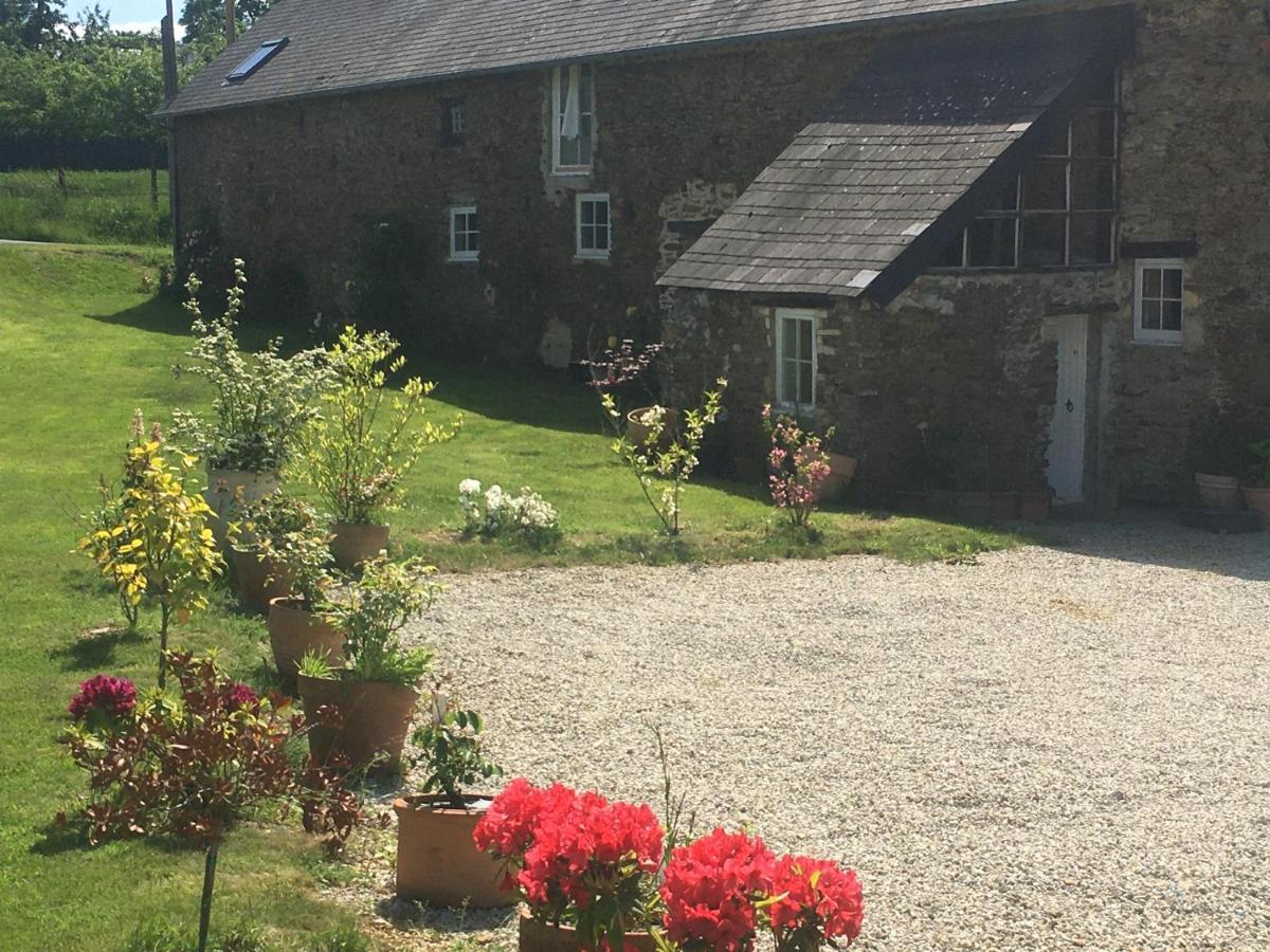 Chez Thomas 7 Route Du Monde Ancien Bed & Breakfast Saint-Georges-D'Aunay Bagian luar foto