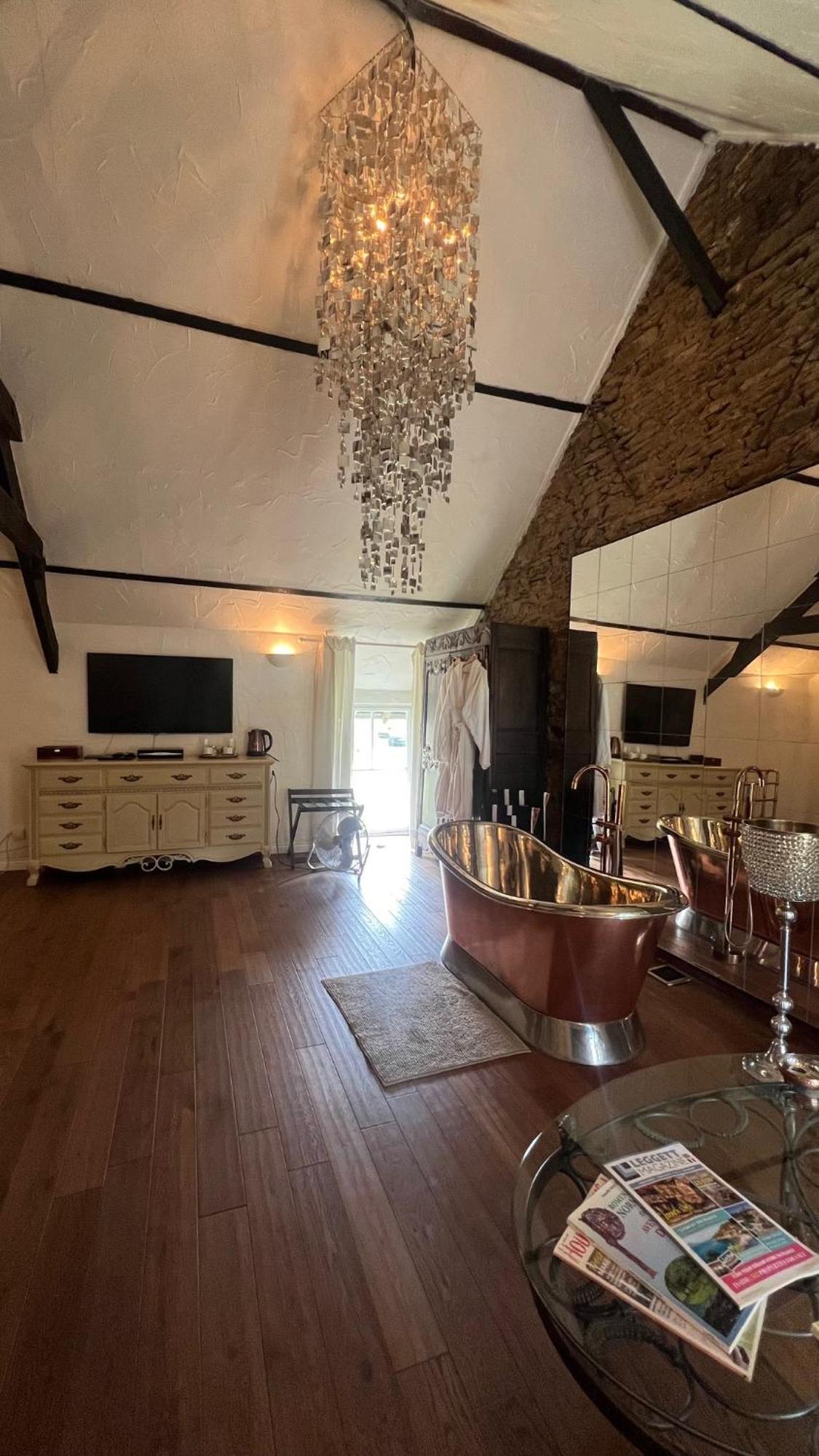 Chez Thomas 7 Route Du Monde Ancien Bed & Breakfast Saint-Georges-D'Aunay Bagian luar foto