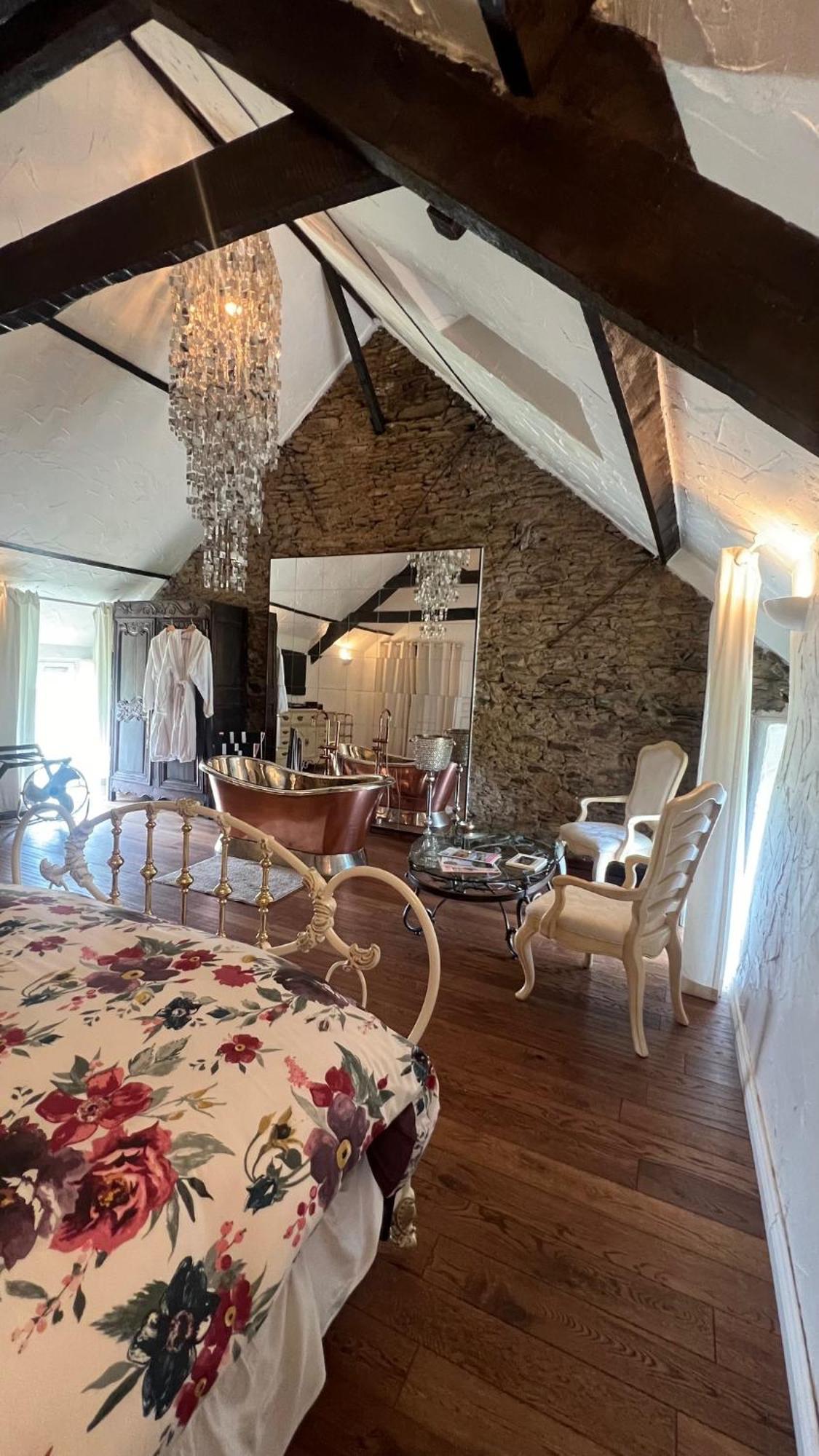 Chez Thomas 7 Route Du Monde Ancien Bed & Breakfast Saint-Georges-D'Aunay Bagian luar foto